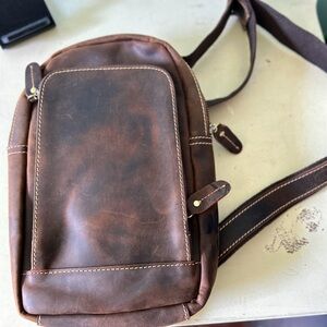 Unisex cross body artisanal leather bag